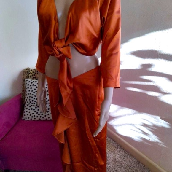 by Egreis 2 piece set. Heavy Satin material. Adjustable tie up crop top. NEW! - Picture 5 of 9